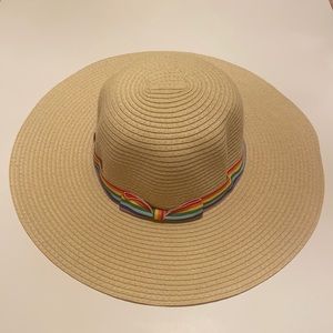 Collection Eighteen adjustable summer hat.
